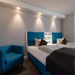 Ibis Styles Cologne Airport ホテル 3*