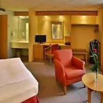 מלון Ibis Styles Cologne Airport טרויסדורף