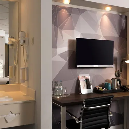 מלון Ibis Styles Cologne Airport 3*