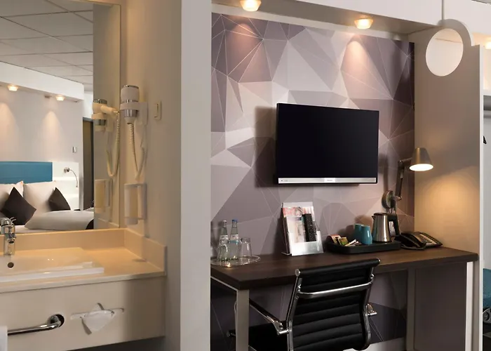 מלון Ibis Styles Cologne Airport 3*