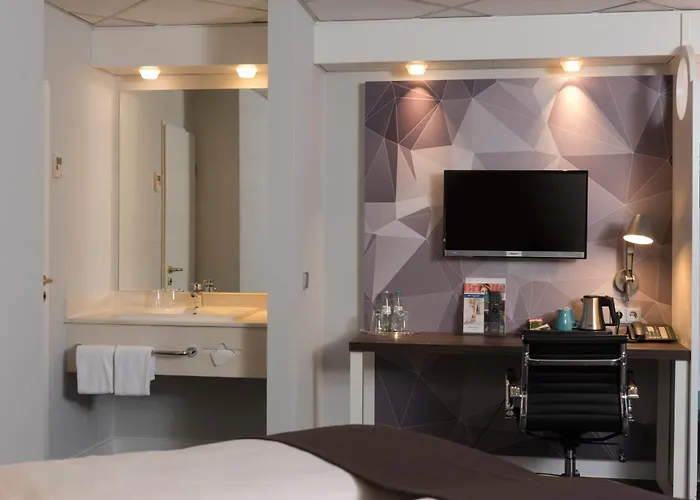 מלון Ibis Styles Cologne Airport 3*